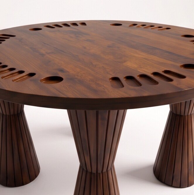 custom-wooden-poker-table-detail-view